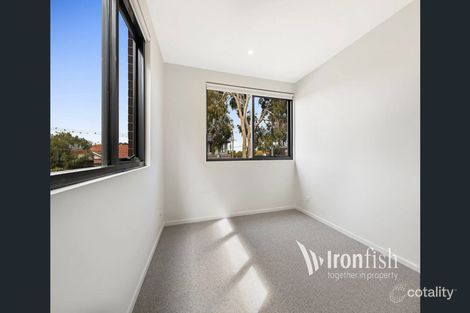 Property photo of 10 Foster Street McKinnon VIC 3204