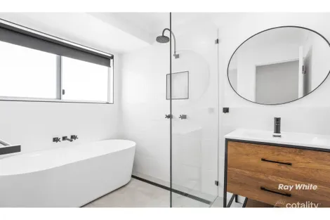 Property photo of 11 Fitzroy Drive Hidden Valley QLD 4703