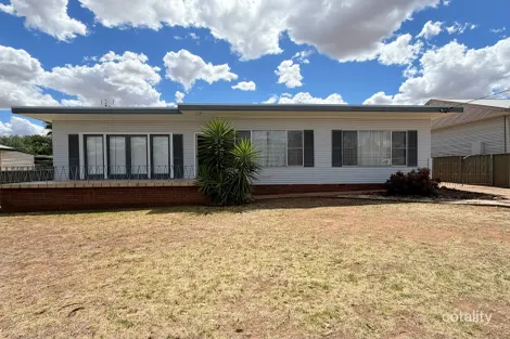 24 Thornbury St, Parkes, NSW 2870