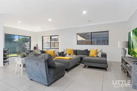 Property photo of 72 Karawarra Circuit Cranbourne North VIC 3977