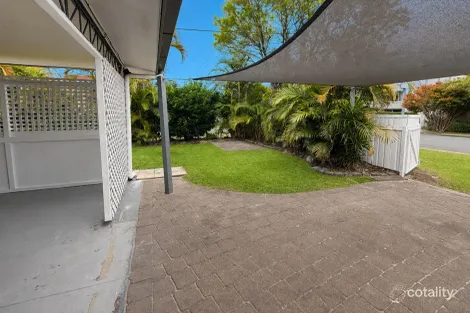 Property photo of 1/9 Ahern Street Labrador QLD 4215