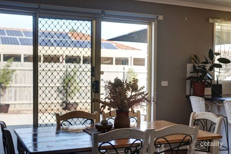 Property photo of 5 Chatham Close Cranbourne East VIC 3977