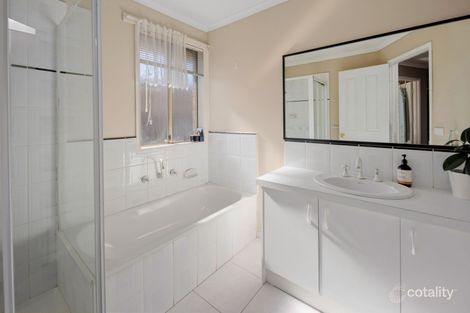 Property photo of 5 Chatham Close Cranbourne East VIC 3977