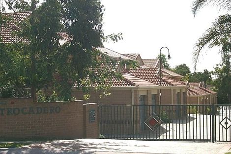 Property photo of 2/425 Oxley Drive Runaway Bay QLD 4216