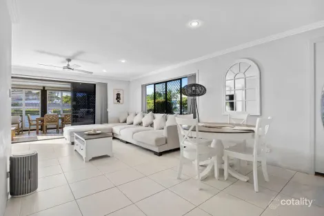 Property photo of 2 The Glade Labrador QLD 4215