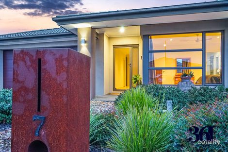 Property photo of 7 Keynes Circuit Fraser Rise VIC 3336