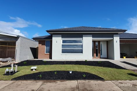 Property photo of 6 Roseneath Way Mickleham VIC 3064