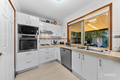 Property photo of 33 Dampier Crescent Forest Lake QLD 4078