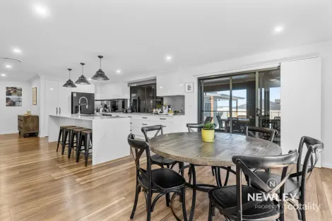 Property photo of 21 Kentucky Crescent Gobbagombalin NSW 2650