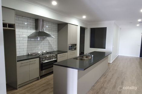 Property photo of 6 Roseneath Way Mickleham VIC 3064