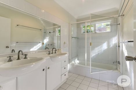 Property photo of 32 Abbotsleigh Street Holland Park QLD 4121