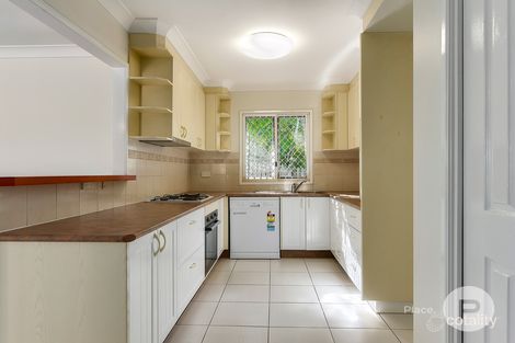 Property photo of 32 Abbotsleigh Street Holland Park QLD 4121