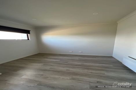 Property photo of 6 Oxbow Walk Truganina VIC 3029
