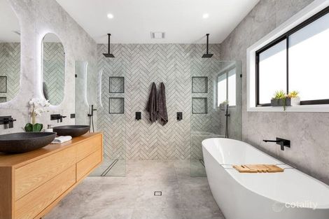 16 Dorrigo St, Stafford Heights, QLD 4053