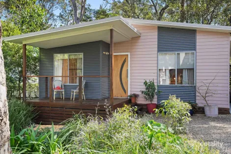 Property photo of 2 Lake Point Way Murrays Beach NSW 2281