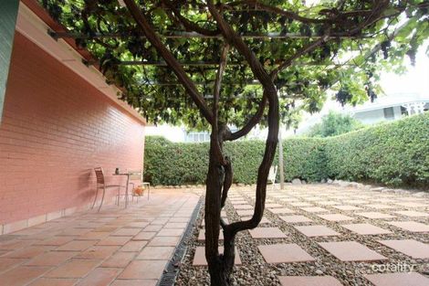 Property photo of 33 Crutchley Street Fairfield QLD 4103