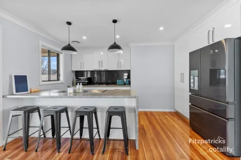 Property photo of 29 Barton Avenue Lloyd NSW 2650