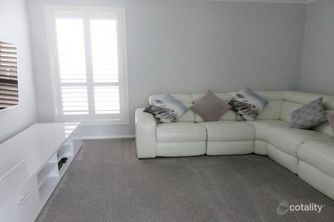 Property photo of 2 Via Rossi Close Garden Suburb NSW 2289