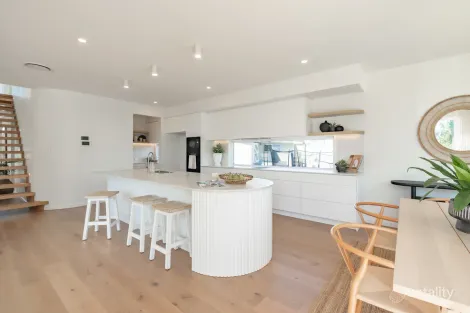 Property photo of 13 Lind Avenue Southport QLD 4215