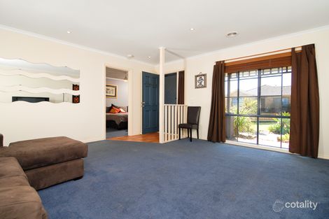 Property photo of 2 Sandalwood Grove Carrum Downs VIC 3201