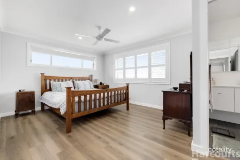 Property photo of 28 Swift Place South West Rocks NSW 2431