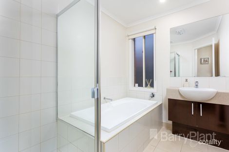 Property photo of 18 Caldicott Crescent Point Cook VIC 3030