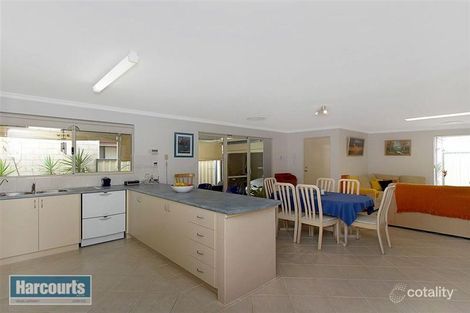 Property photo of 11 Village Lane Success WA 6164