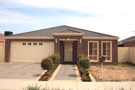 Property photo of 6 Bingin Place Craigieburn VIC 3064