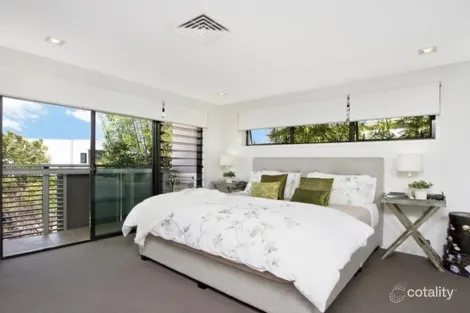 Property photo of 10 Shore Crescent Bulimba QLD 4171