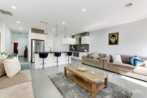 Property photo of 5 Coolamon Drive Craigieburn VIC 3064