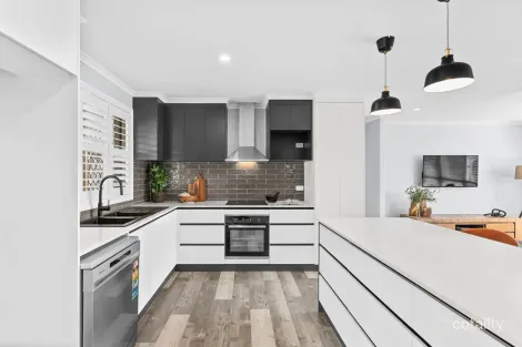 Property photo of 19 Coatbridge Court Beaconsfield QLD 4740