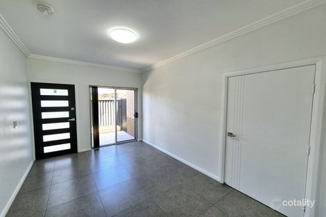 Property photo of 8/30-32 Third Avenue Macquarie Fields NSW 2564
