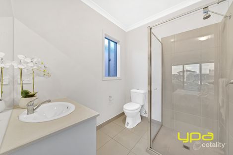 Property photo of 26 Chambers Crescent Cranbourne North VIC 3977