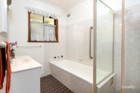 Property photo of 39 Huron Crescent Lake Albert NSW 2650