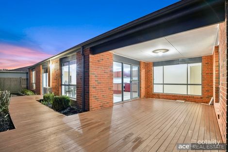 Property photo of 73 Fantail Crescent Williams Landing VIC 3027