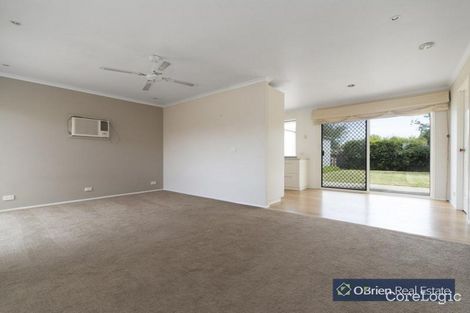 Property photo of 8 Douglas Court Cranbourne West VIC 3977