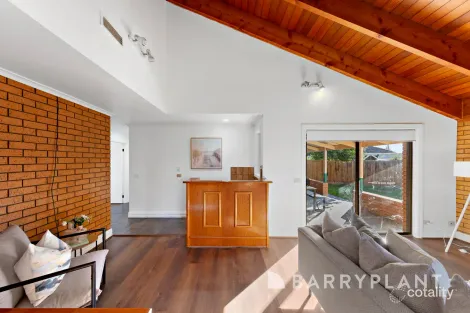 Property photo of 5 Binalong Court St Albans VIC 3021