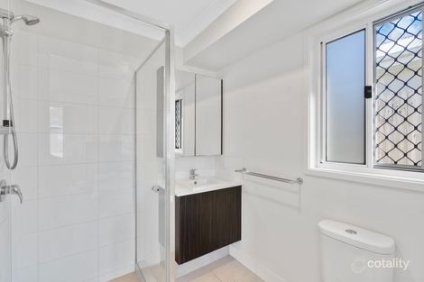 Property photo of 32 Sovereign Drive Deebing Heights QLD 4306