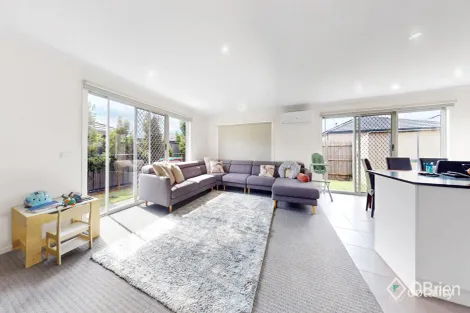 11 Naso Pl, Clyde North, VIC 3978