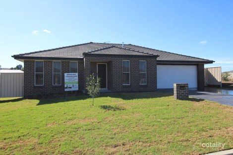 Property photo of 10 Hallaran Way Orange NSW 2800
