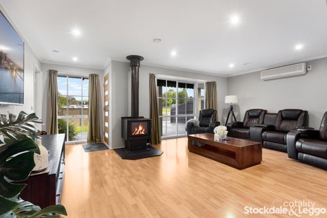 Property photo of 18 Dunbarton Drive Pakenham VIC 3810