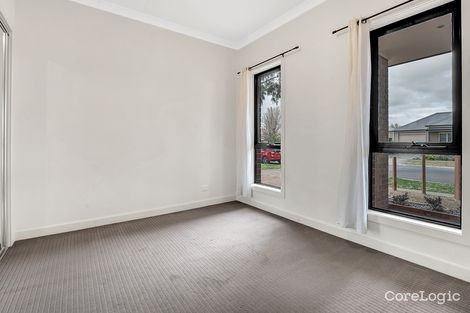 Property photo of 27 Dempster Drive Craigieburn VIC 3064