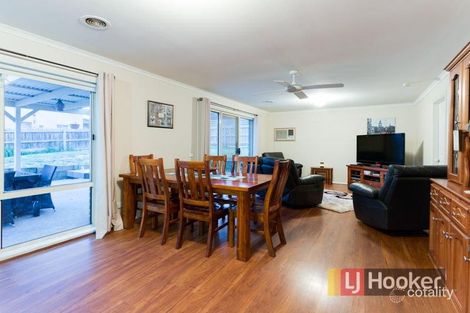 Property photo of 33 Leigh Drive Pakenham VIC 3810