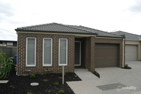 Property photo of 33/1S Mountainview Boulevard Cranbourne North VIC 3977