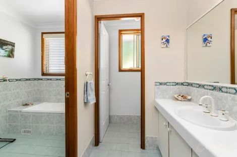 Property photo of 56 Valley Drive Figtree NSW 2525