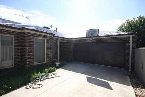 2/217 Kossuth St, Sebastopol, VIC 3356