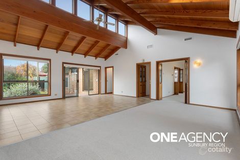 Property photo of 2 Pia Court Taylors Lakes VIC 3038