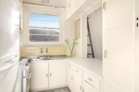 Property photo of 18/91 Ormond Esplanade Elwood VIC 3184