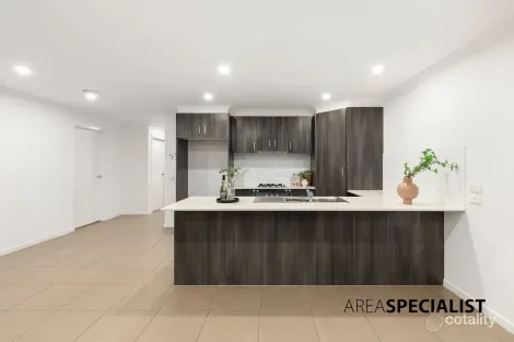 Property photo of 32 Kernot Parade Clyde VIC 3978