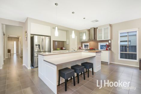 Property photo of 25 Winneke Way Pakenham VIC 3810